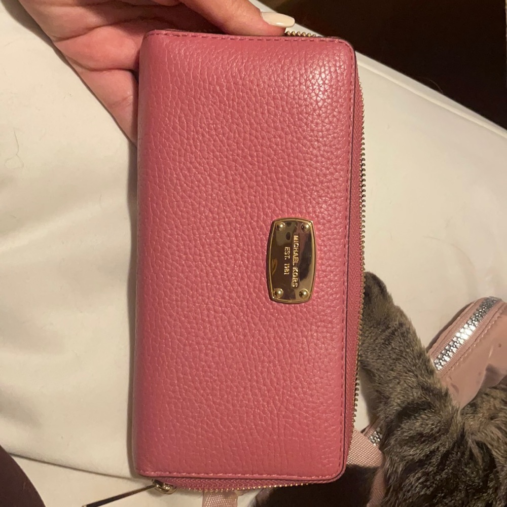 Michael Kors wallet (authentic)